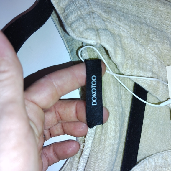 Dokotoo Medium Lightweight Gauze Henley Top in Tan - Picture 6 of 8